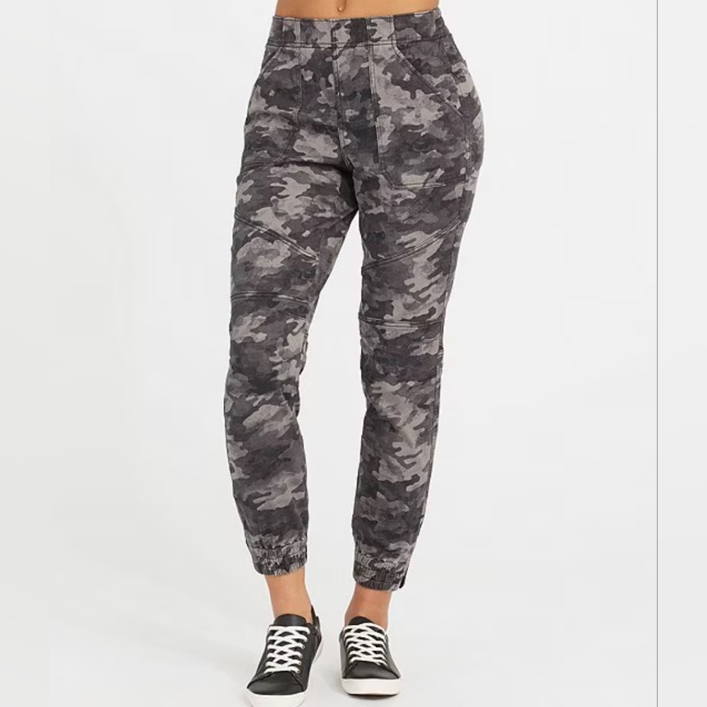 SPANX Twill Cargo Joggers in Stone Wash Camo, Size Large